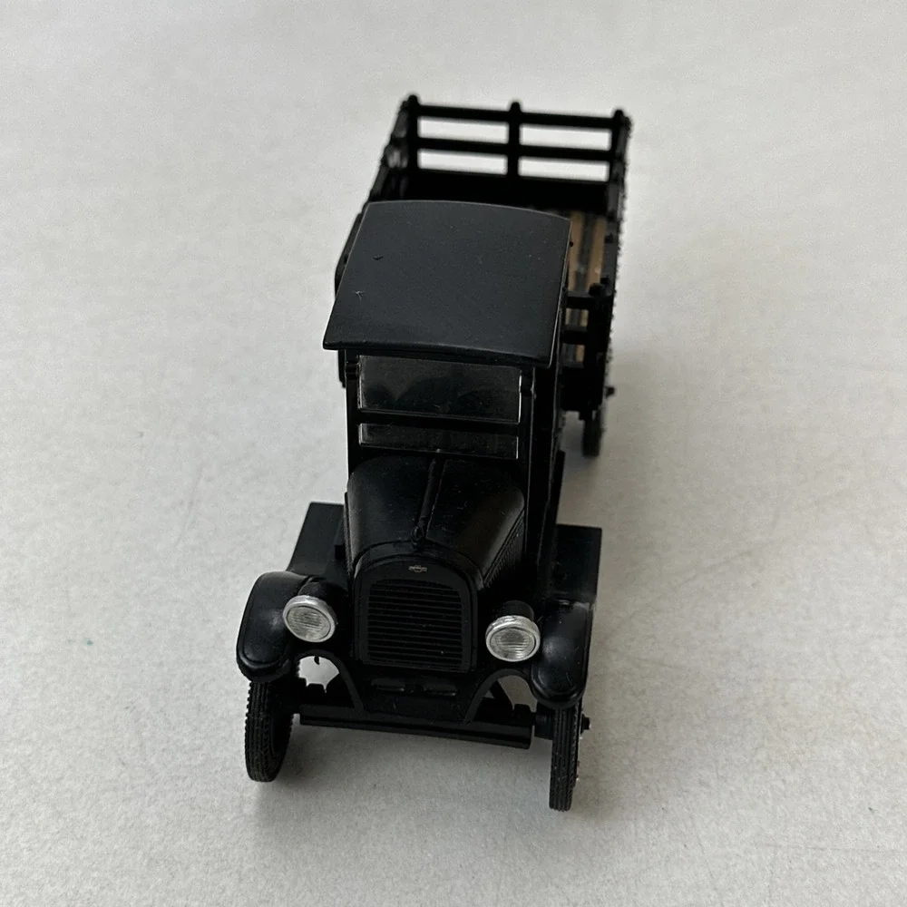 Chevrolet 1923 Series D 1 Ton Truck Stake Bed Diecast Model Vehicle Black 1:32